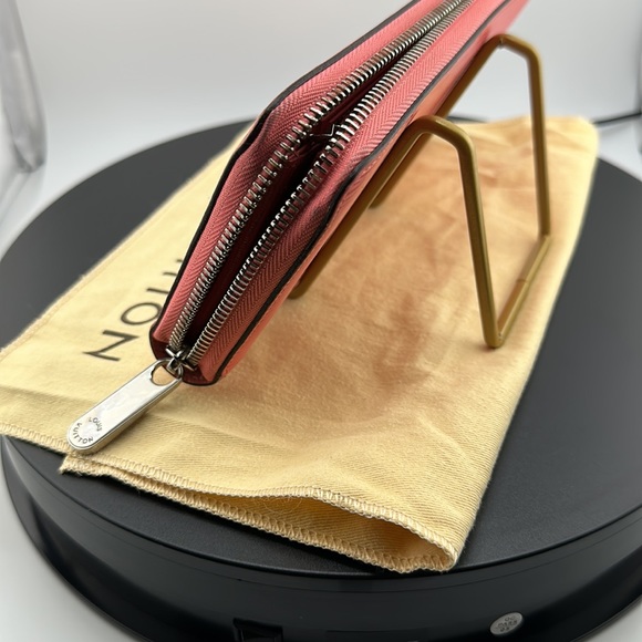 AUTHENTIC LOUIS VUITTON M60663 Epi Pink Zippy Around Wallet - Picture 14 of 15